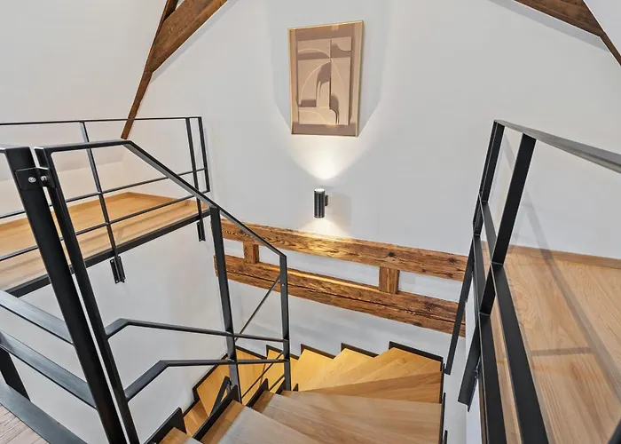 Elegant Clausen With King Bed & Wifi *