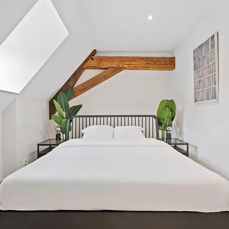 Lägenhet Elegant Clausen With King Bed & Wifi *