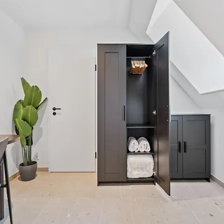 Elegant Clausen With King Bed & Wifi