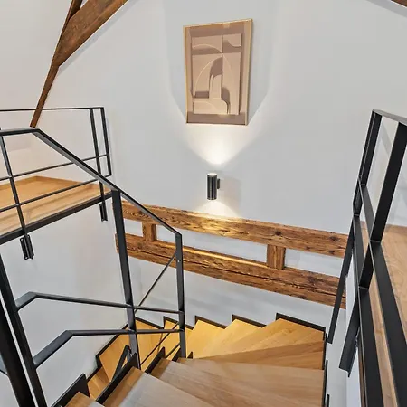 Elegant Clausen With King Bed & Wifi *