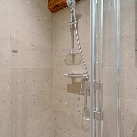 Elegant Clausen With King Bed & Wifi * ルクセンブルク