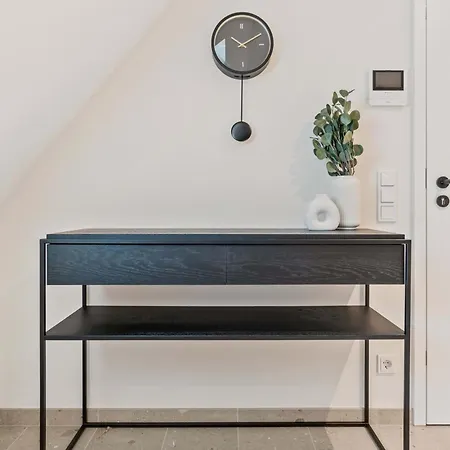 Elegant Clausen With King Bed & Wifi