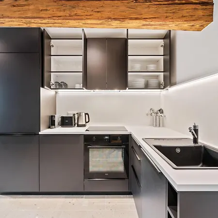 アパート Elegant Clausen With King Bed & Wifi ルクセンブルク