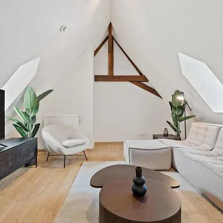 Elegant Clausen With King Bed & Wifi Lägenhet