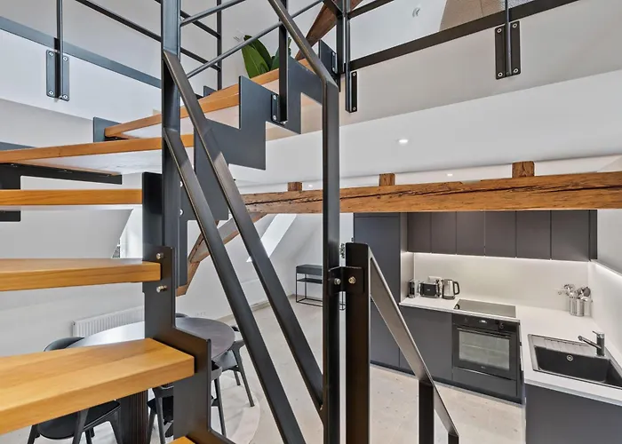 Elegant Clausen With King Bed & Wifi Apartman *