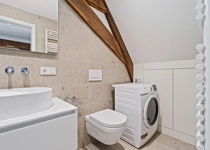 Apartman Elegant Clausen With King Bed & Wifi *