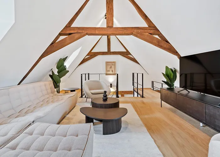 Elegant Clausen With King Bed & Wifi Apartamento *