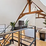 Elegant Clausen With King Bed & Wifi Appartement