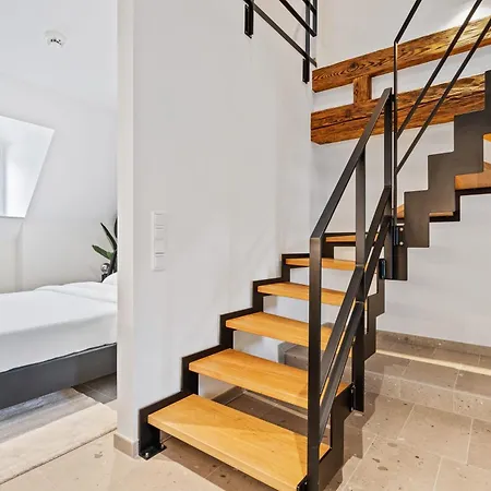 Elegant Clausen With King Bed & Wifi