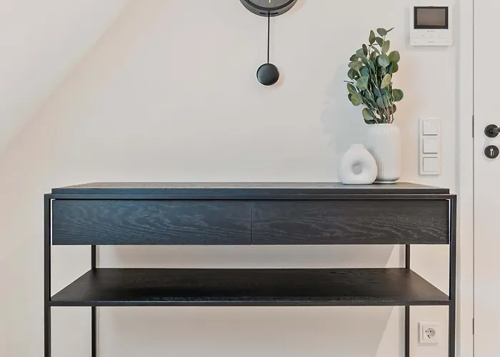 Elegant Clausen With King Bed & Wifi